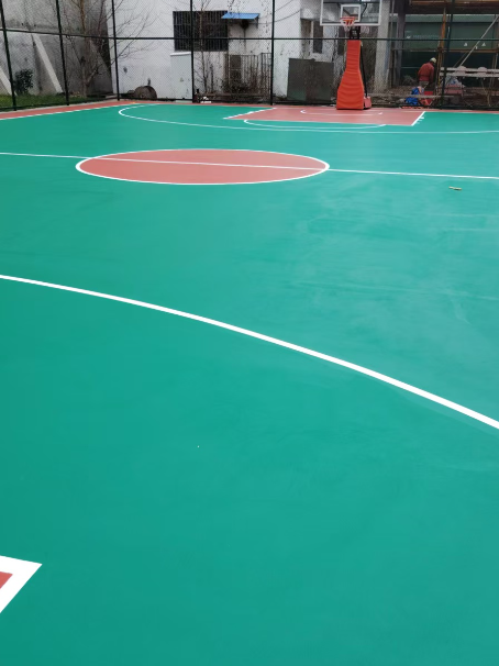延庆 球场长期使用易出现地面开裂